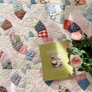 Vintage Hand Stitches Wedding Ring Fan Quilt 64x80 Cottage Farmhouse